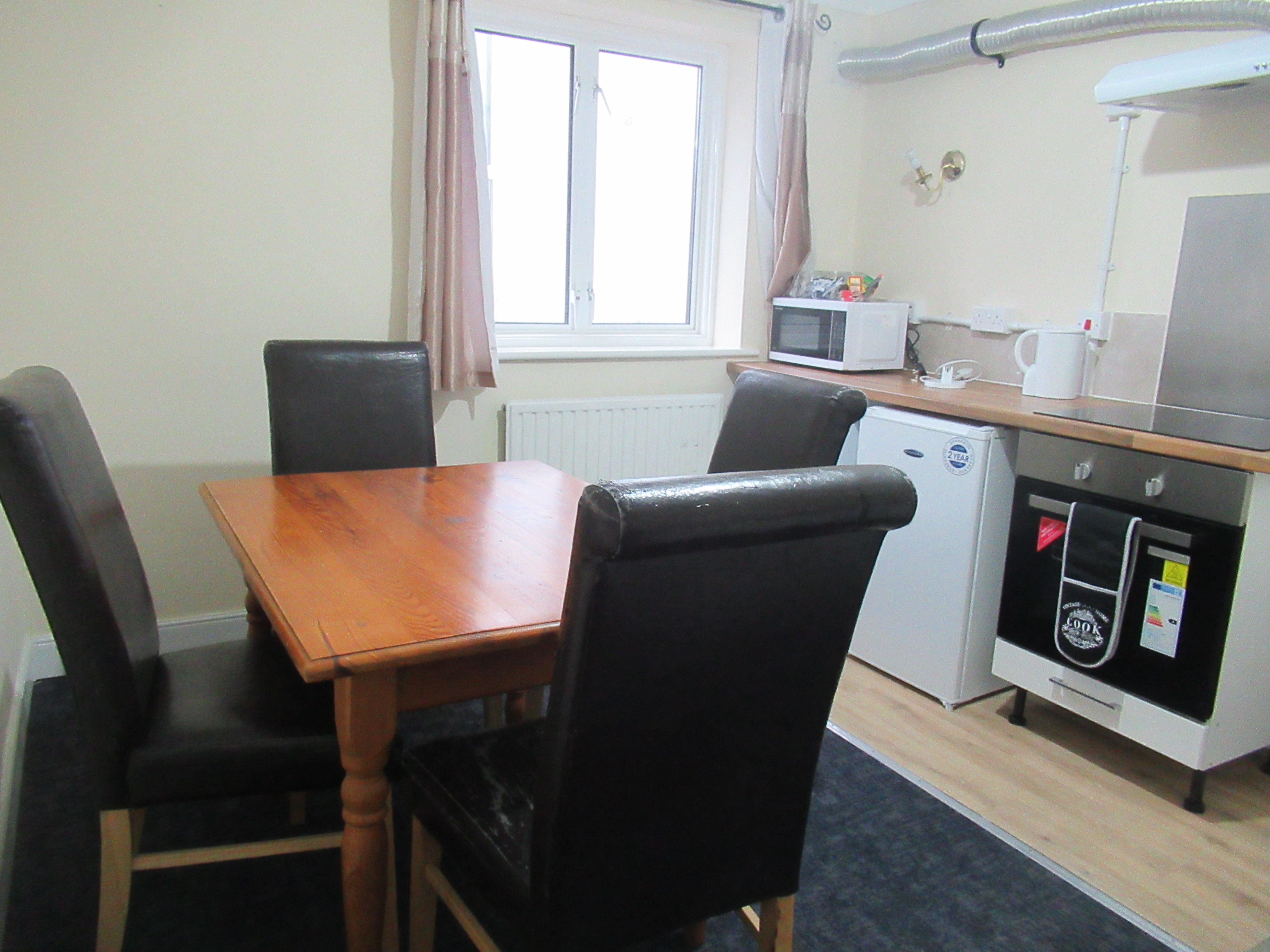 Lennard House apartment kitchen